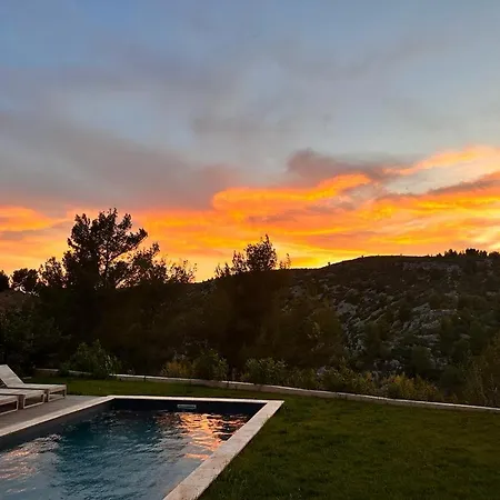 Aquarius In Cassis, D'hotes קסיס