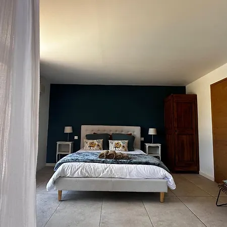 Aquarius In Cassis, D'hotes קסיס