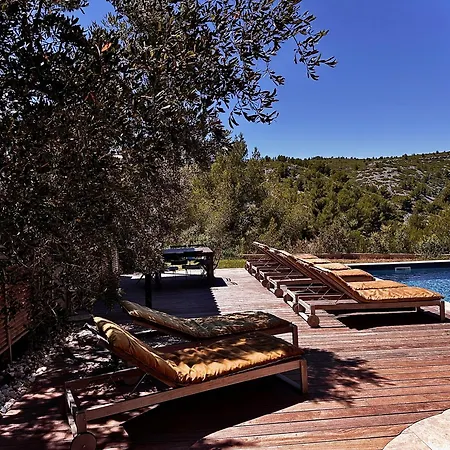 Aquarius In Cassis, D'hôtes