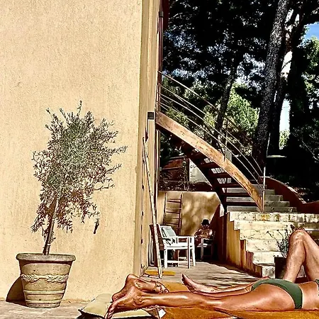 Maison d'hôtes Aquarius In Cassis, D'hôtes 3*