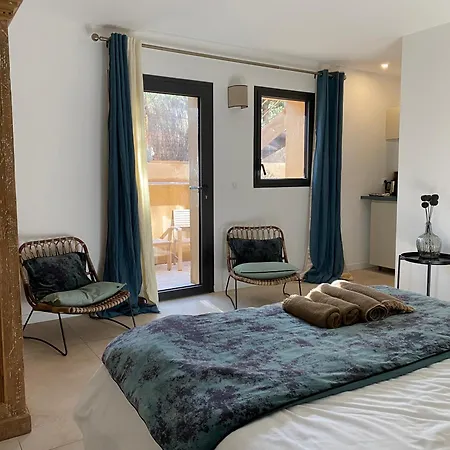 Aquarius In Cassis, D'hotes 3* カシ
